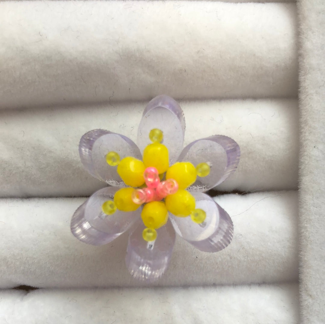 Leah Lola Atelier 6 Petal Ring