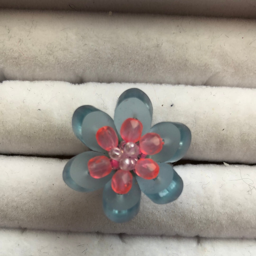Leah Lola Atelier 6 Petal Ring