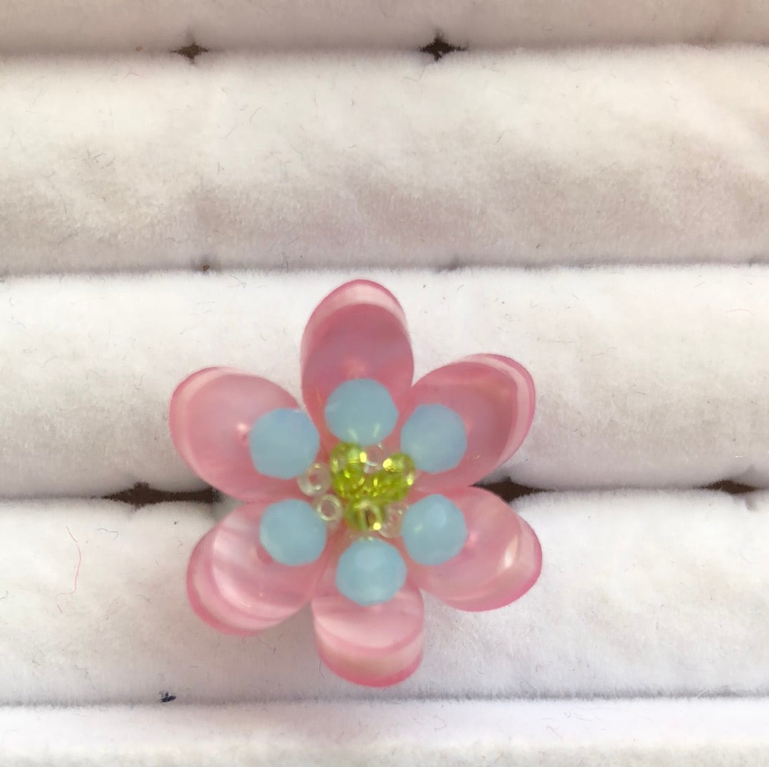 Leah Lola Atelier 6 Petal Ring