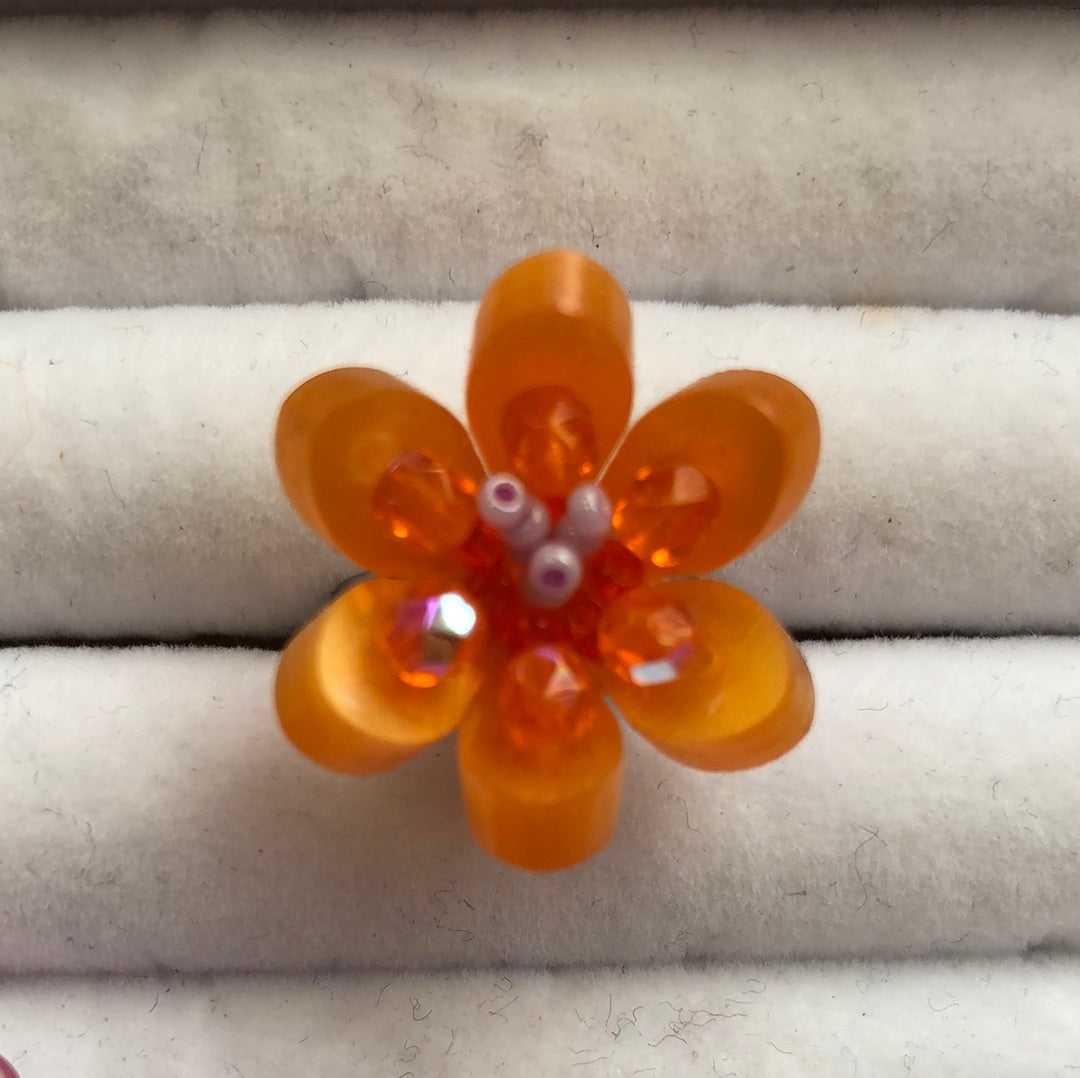 Leah Lola Atelier 6 Petal Ring