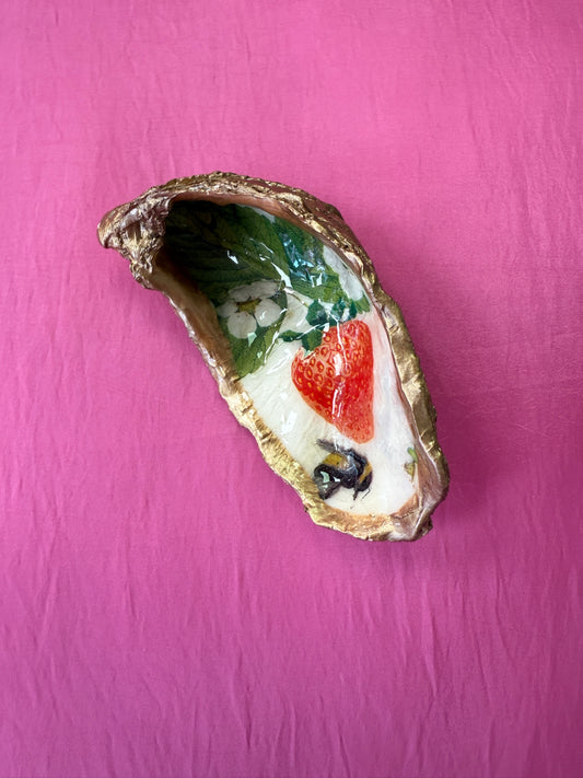 Oyster trinket (strawberries) by Keeping It Rosie